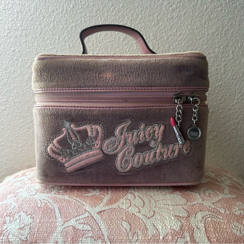 🌟 SOLD 🌟 Juicy Couture Plush Makeup Trunk Train Case Purse